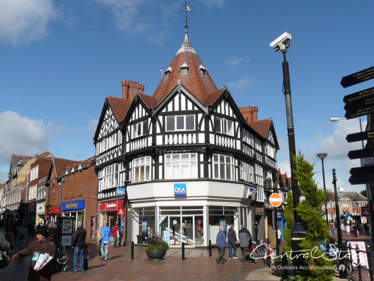 The Lower Gathering - Town Centre - Sleeps Up To 10 Wrexham Bagian luar foto